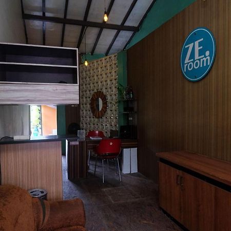Reddoorz Near Lotte Mart Maguwoharjo Yogyakarta Hotell Eksteriør bilde